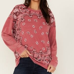 Blended Women's Bandana Print Sweatshirt